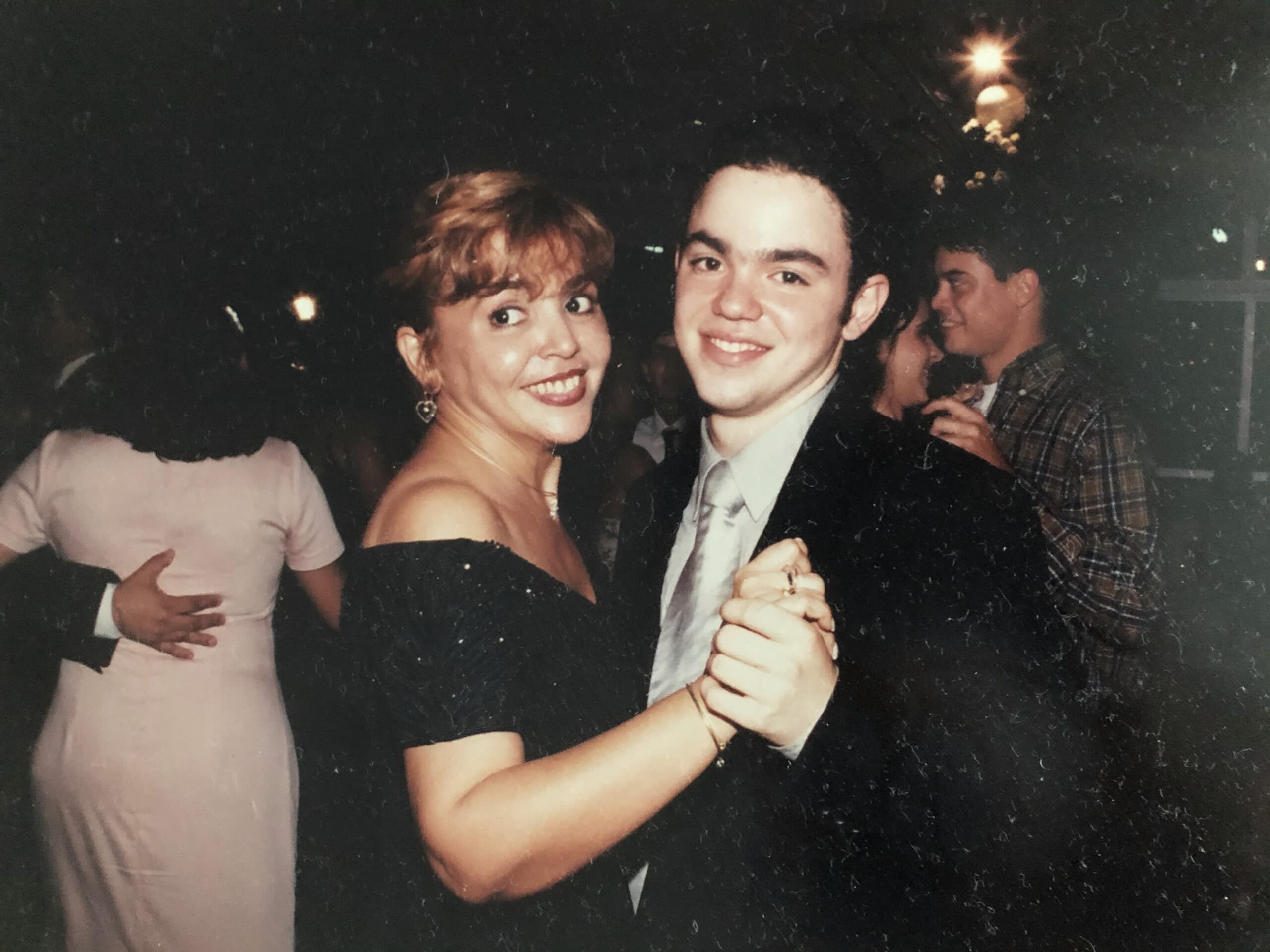 O amor que molda vidas: uma homenagem às mães dos salões de beleza