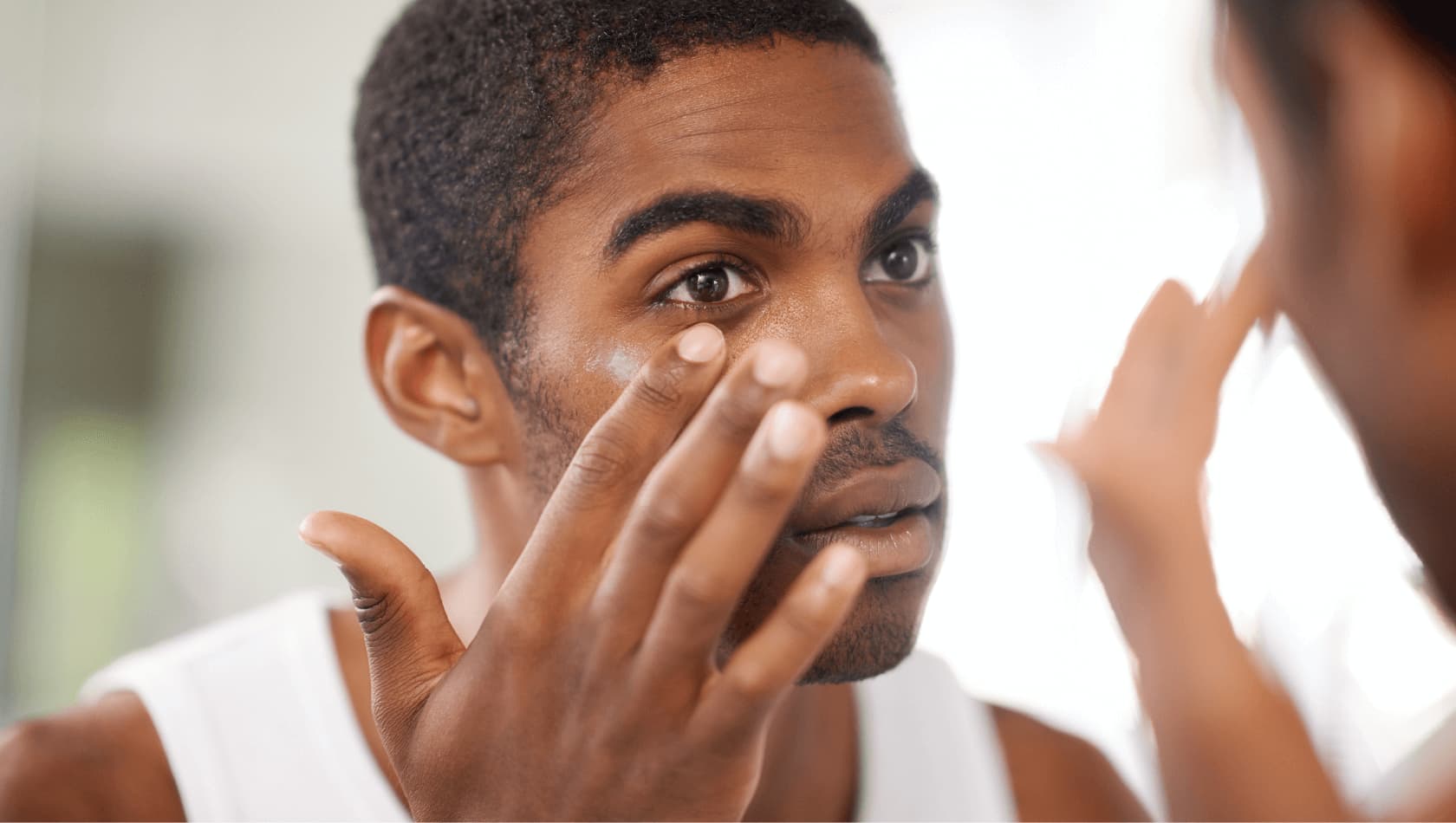 Skin care masculino: o homem está no espelho e o mercado também precisa estar