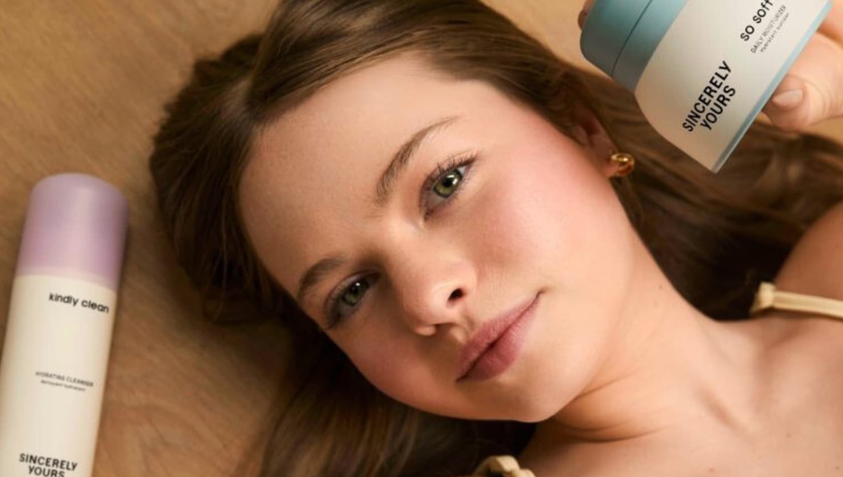 Marca de skincare criada por jovem de 15 anos movimenta o mercado de beleza