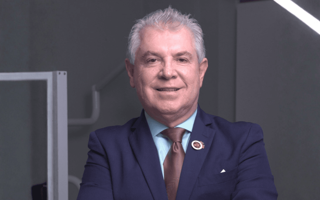 Dr Nelson Mauricio